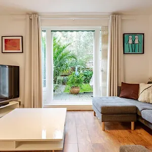 Apartamento Charming 2-bed Garden Flat Londres