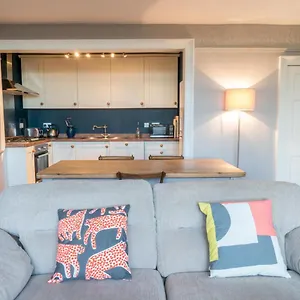  Apartment Queen St: Superb Penthouse Flat W/roof Terrace