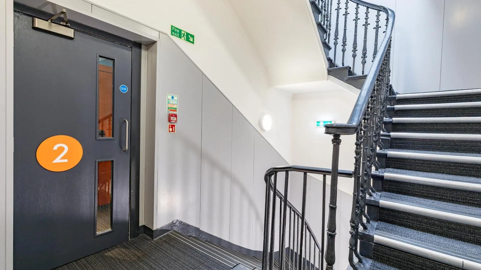 Easyhotel Edinburgh 2*,  United Kingdom