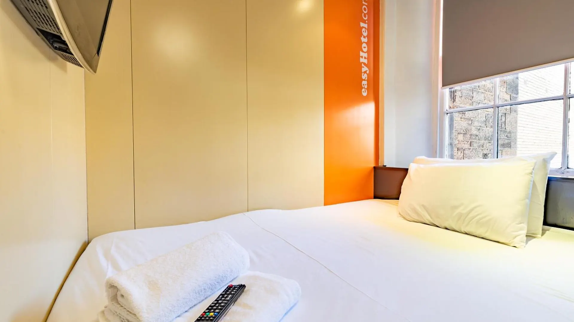 Easyhotel Edinburgh 2*,