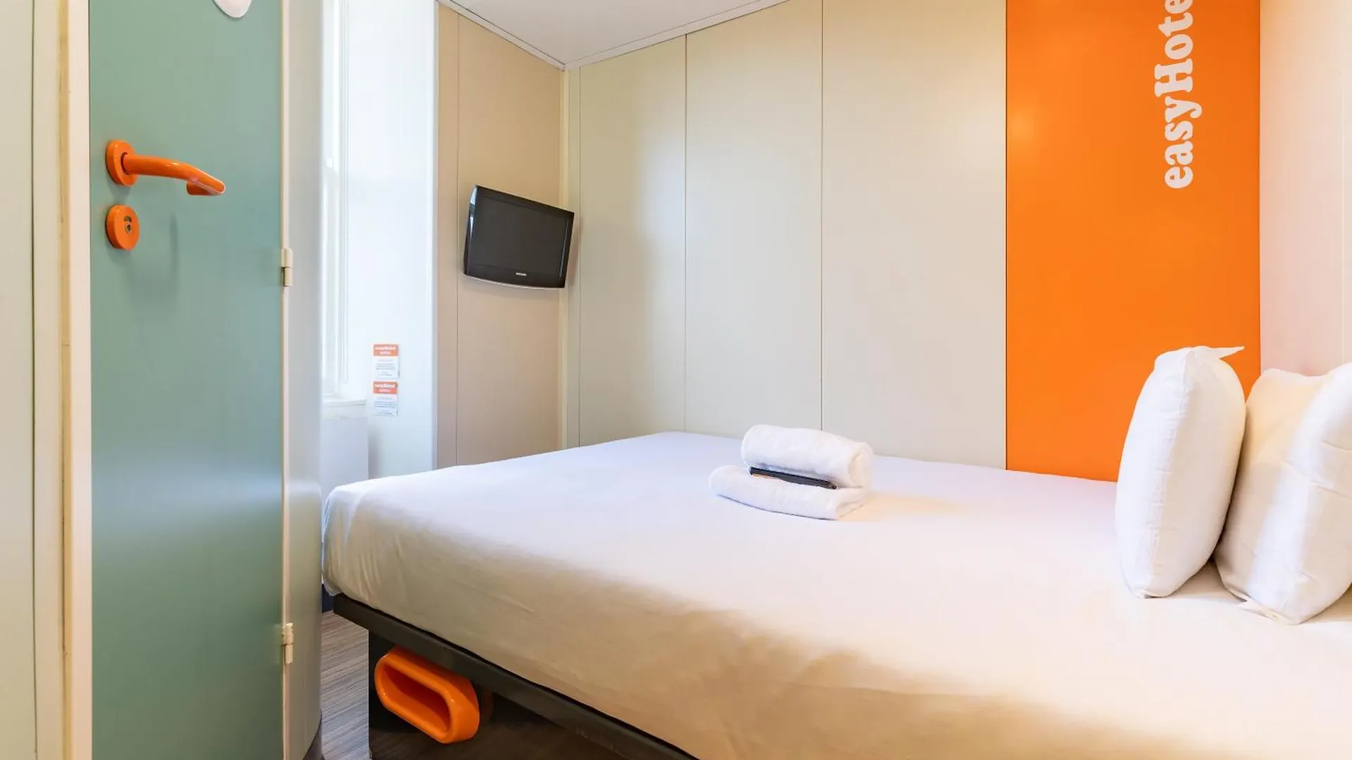 Easyhotel Edinburgh 2*,  United Kingdom