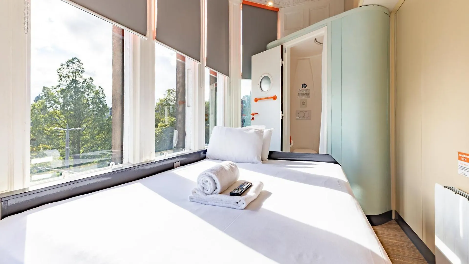 Easyhotel Edinburgh 2*,  United Kingdom