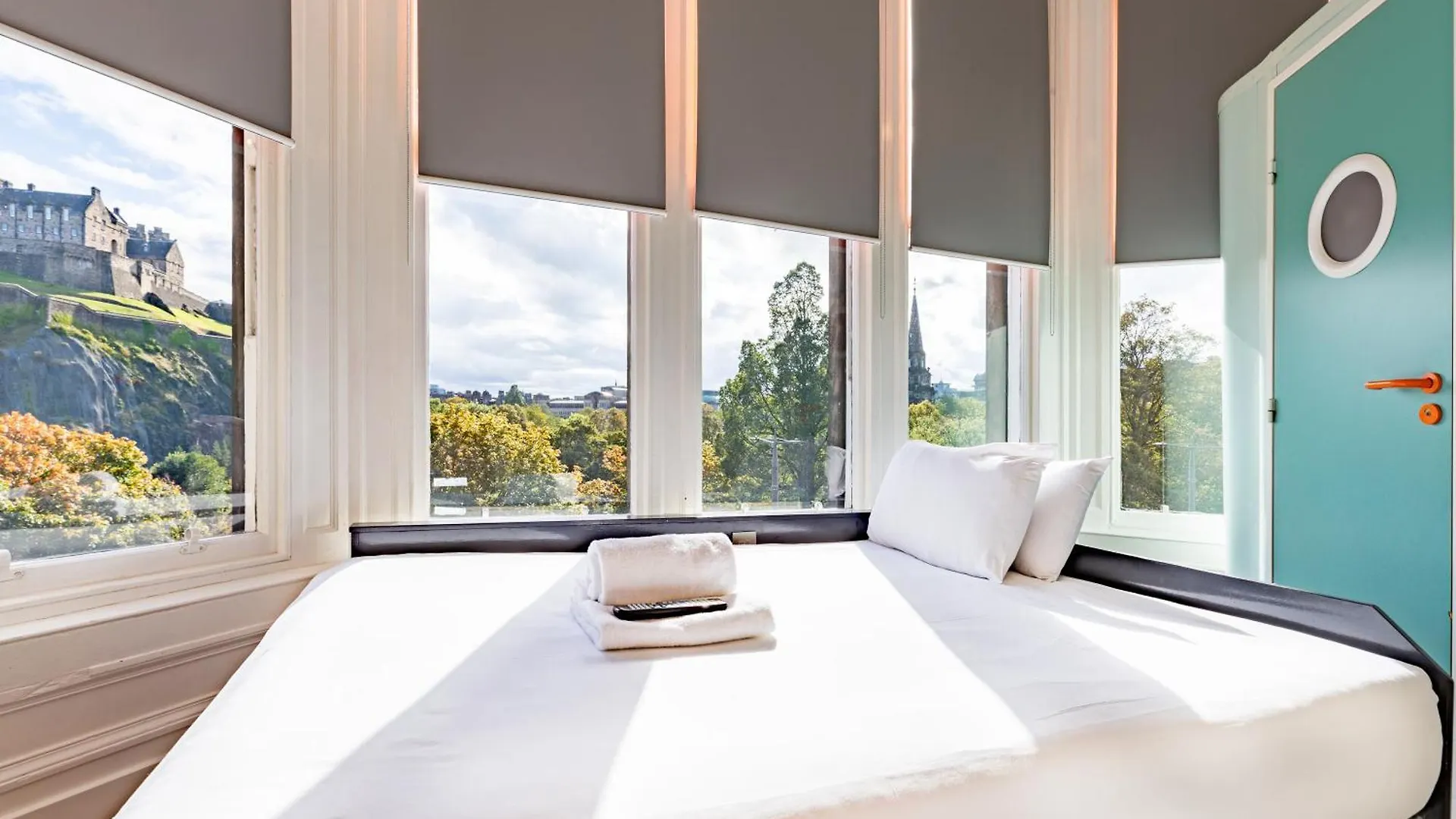 Easyhotel Edinburgh 2*,