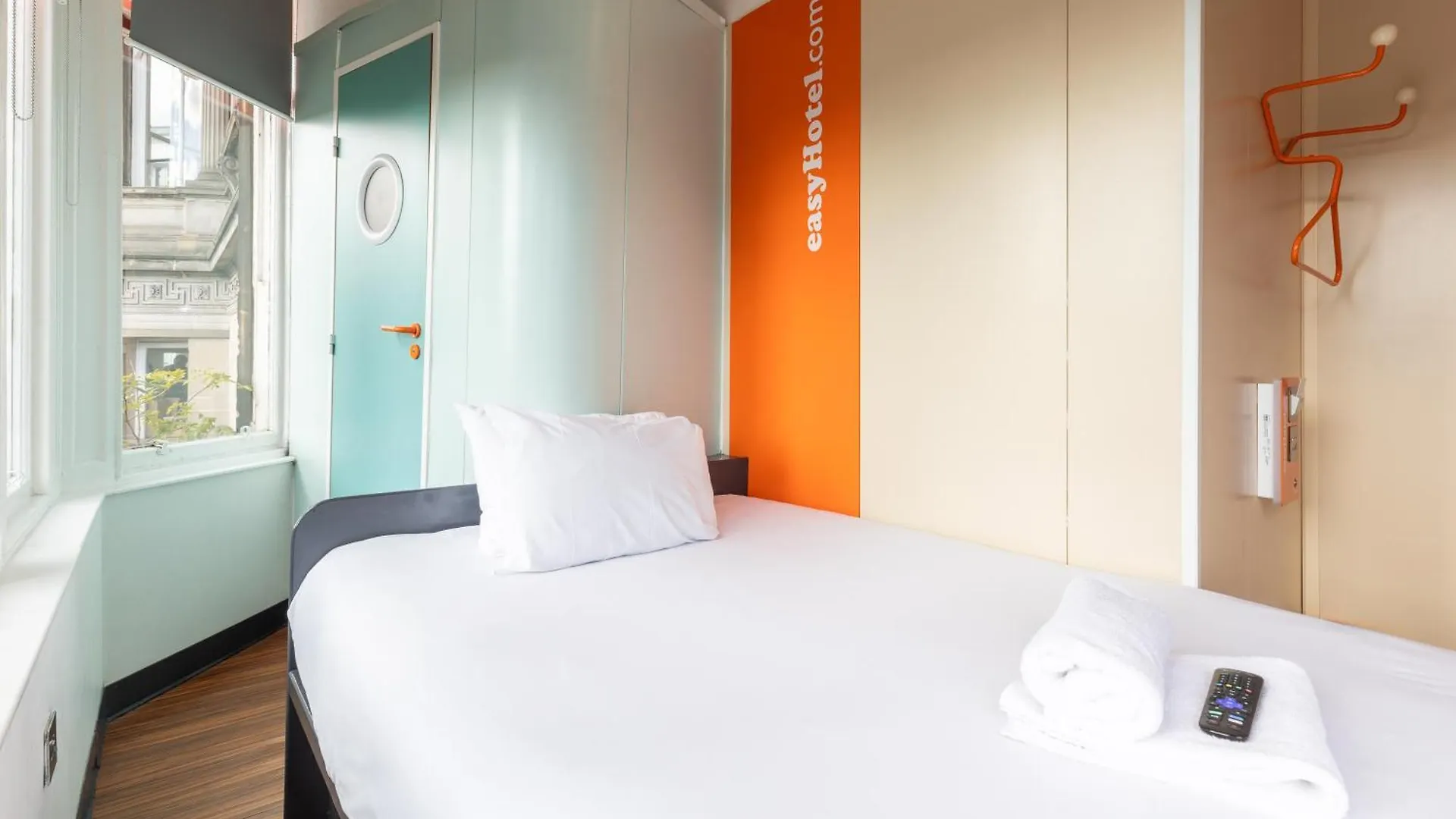 Easyhotel Edinburgh 2*,  United Kingdom