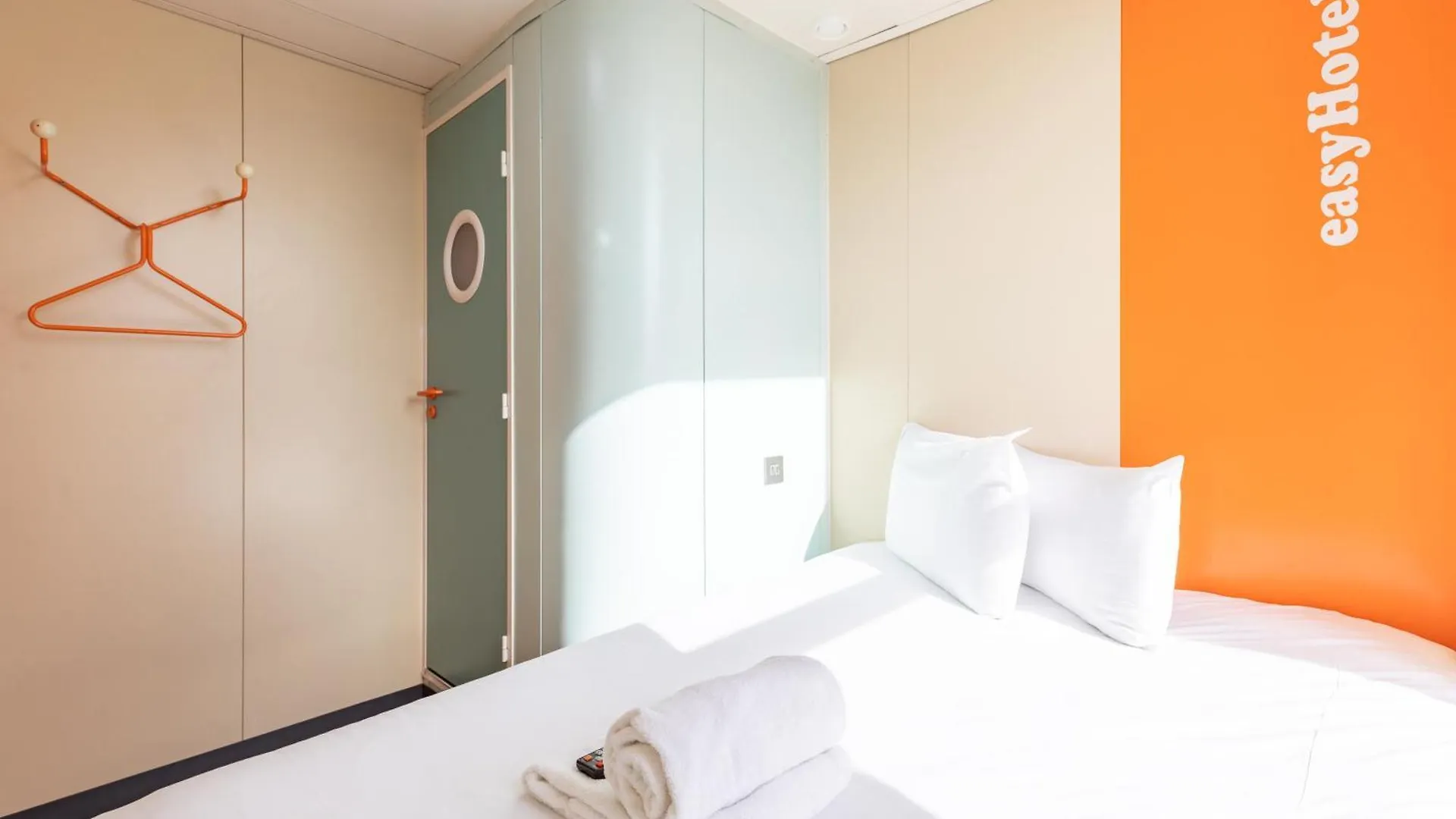 Easyhotel Edimburgo 2*,